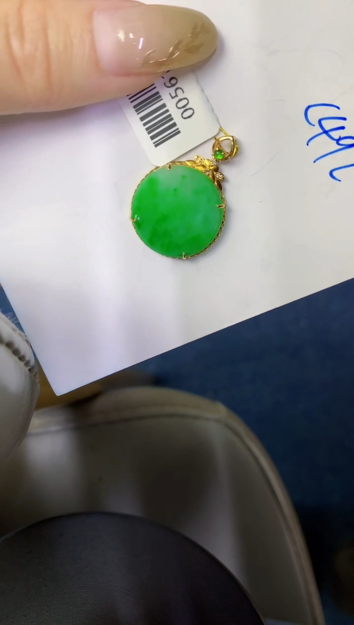 翡翠18K金镶嵌颈饰缅甸天然翡翠A货