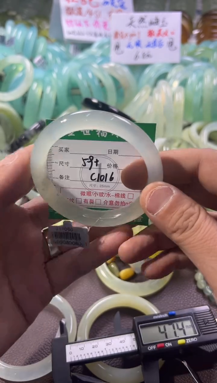 未镶嵌蛇纹石玉手镯1