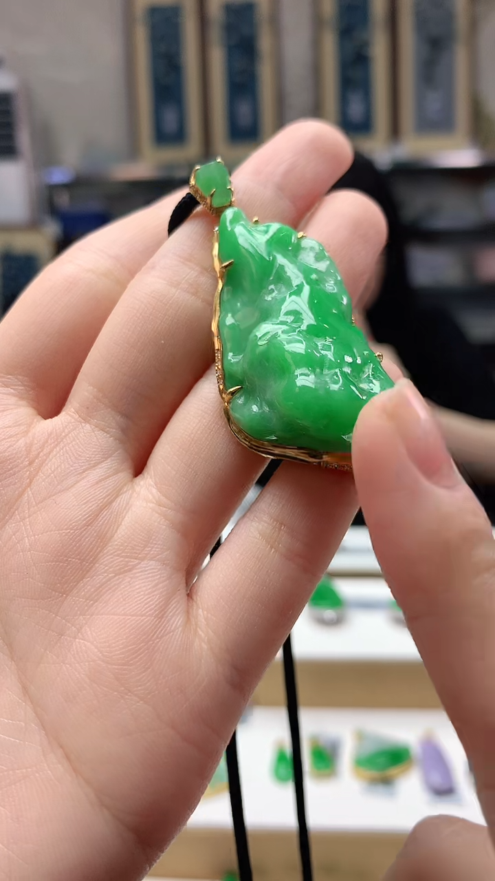 【闪购商品】翡翠颈饰18K金镶嵌赠礼盒证书