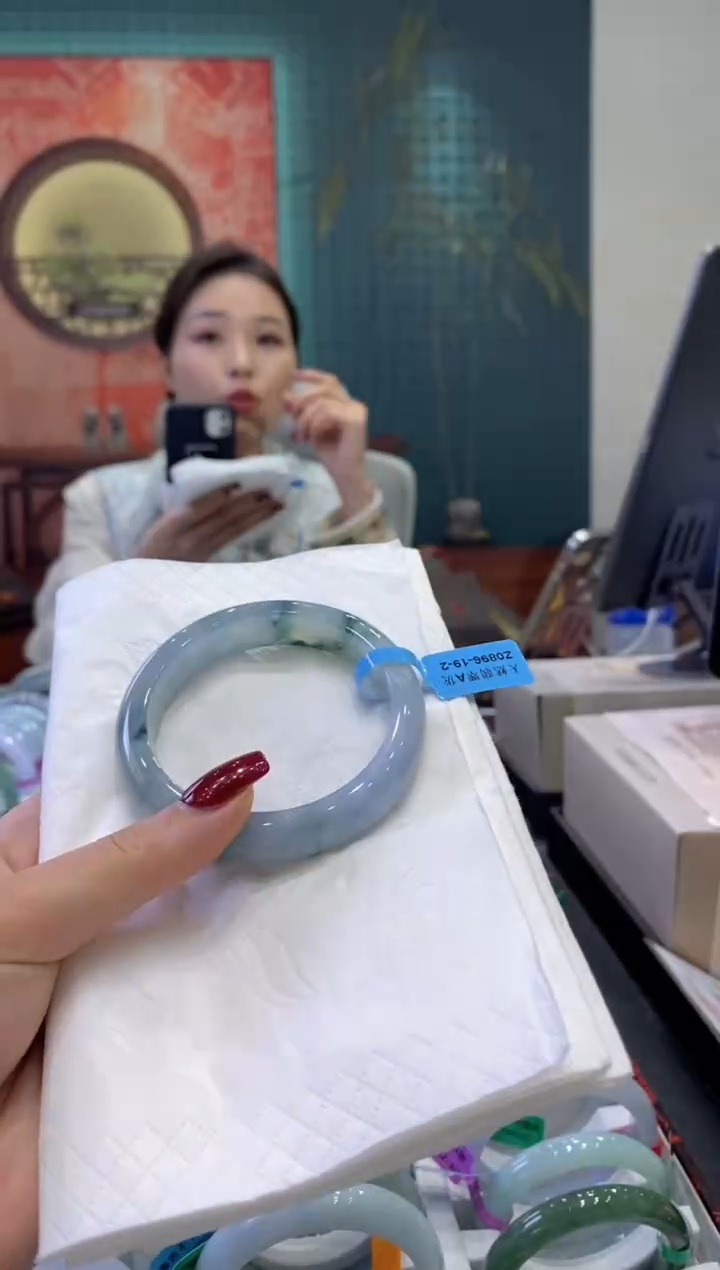 【闪购商品】翡翠手镯未镶嵌多人09643