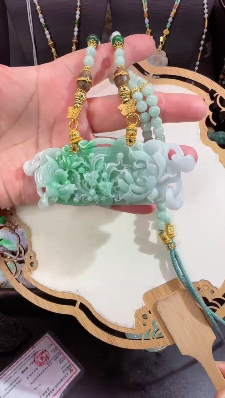【闪购商品】翡翠颈饰未镶嵌牌子