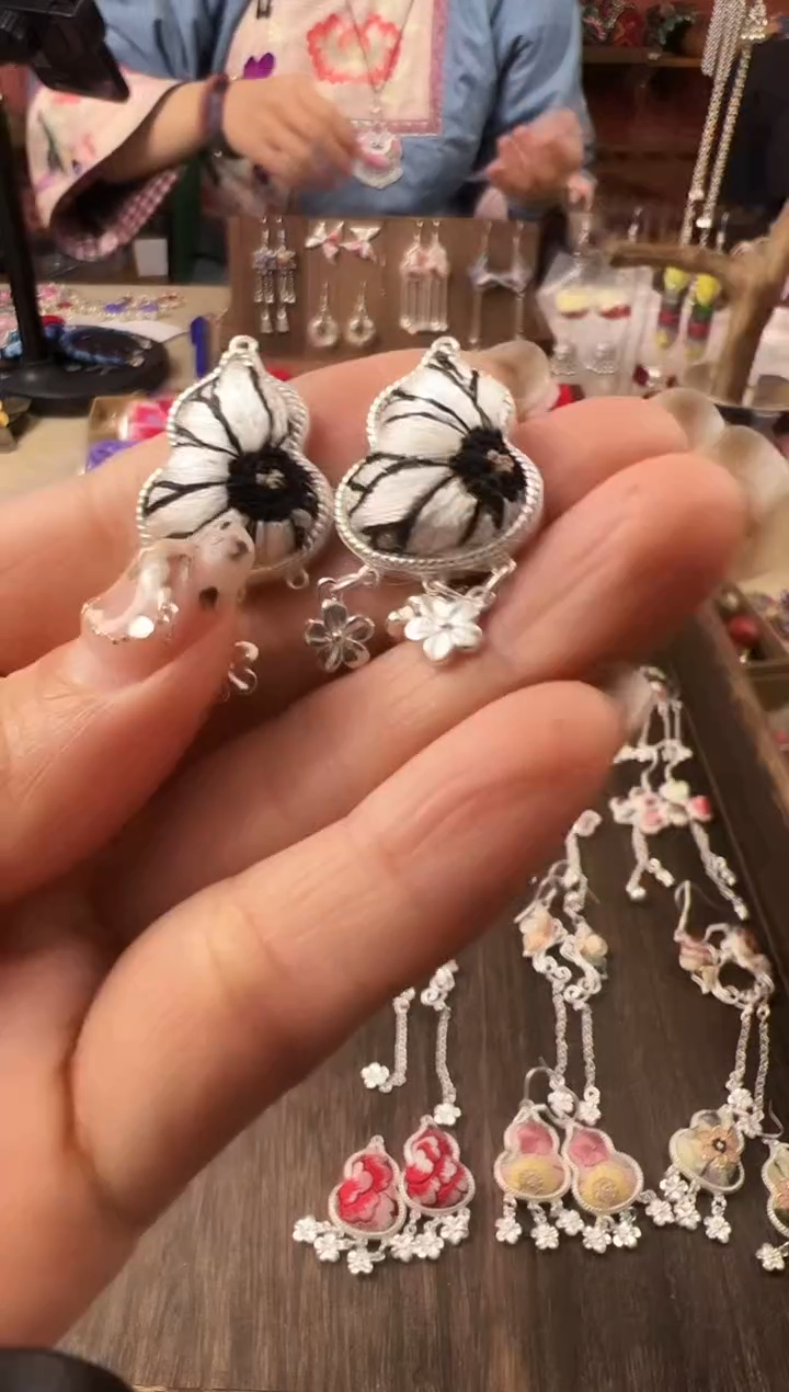 【闪购商品】织绣民族风老绣饰品581