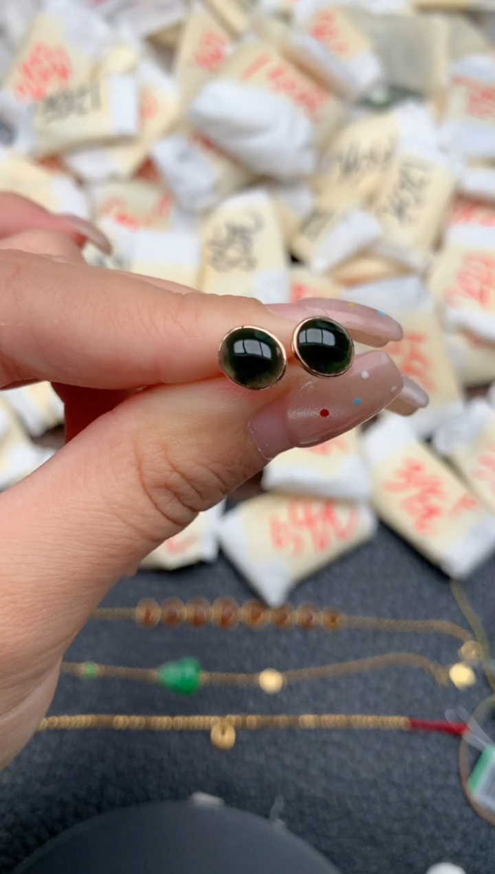 18K金镶嵌挂件翡翠一