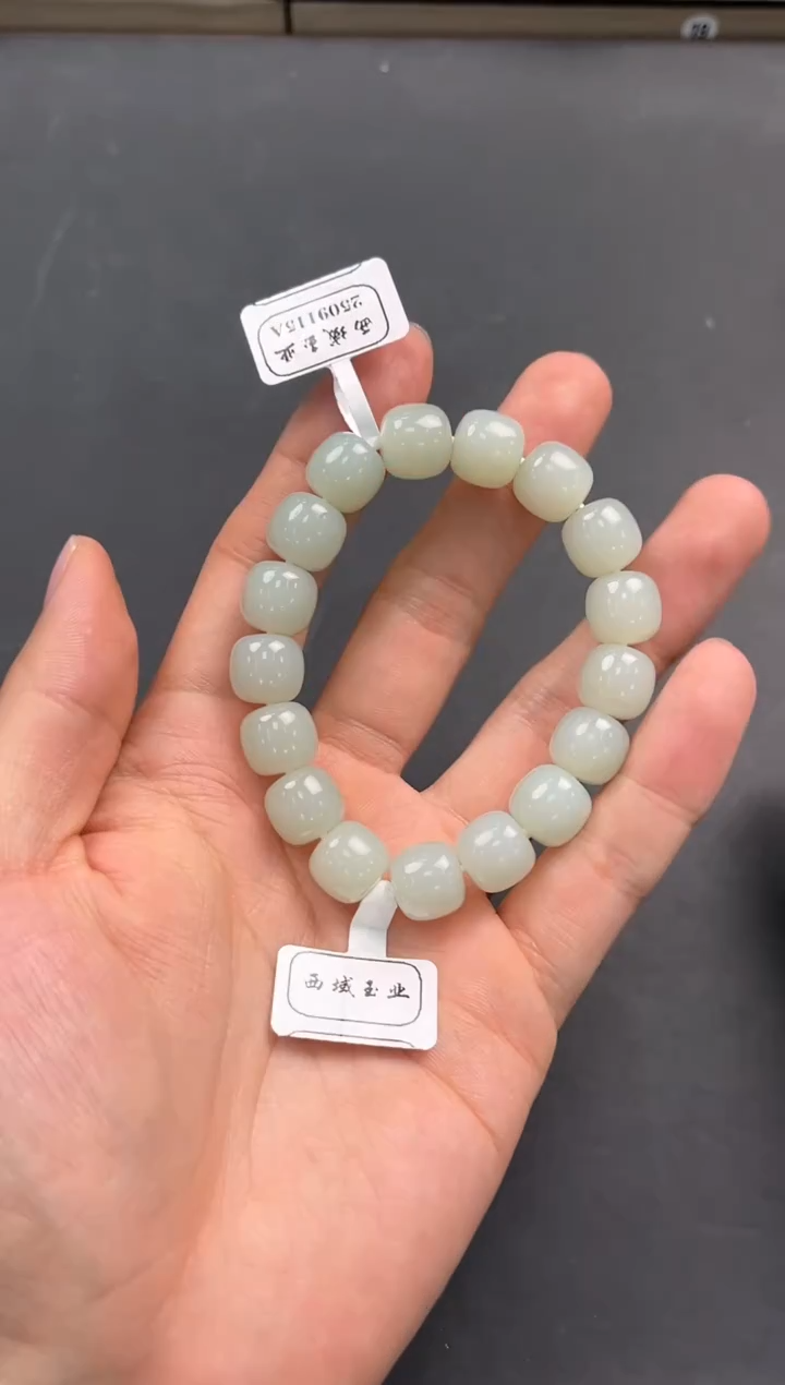 未镶嵌手串和田玉且末青白老型手串卡12微色差