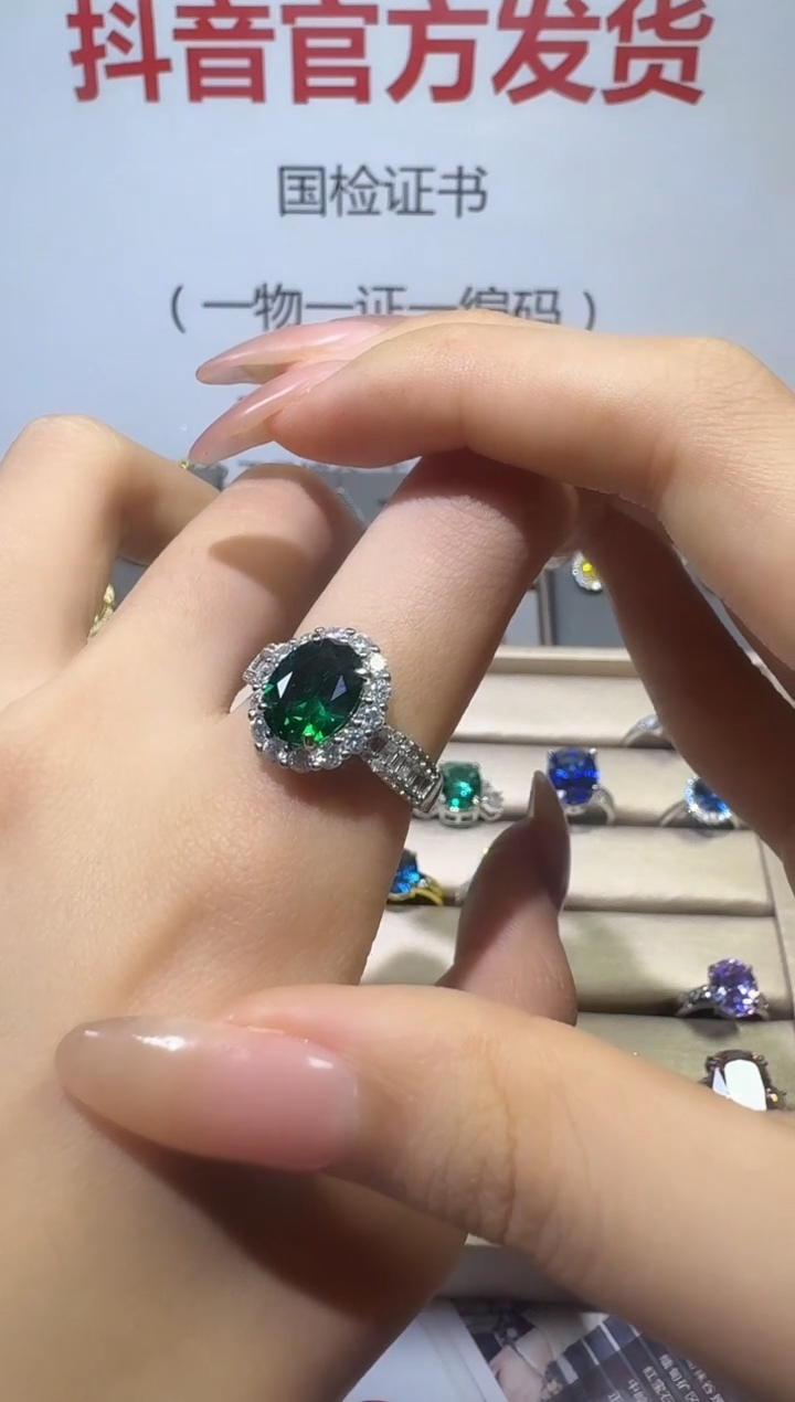 18K金镶嵌戒指祖母绿1