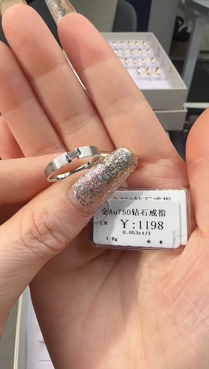 【闪购商品】钻石戒指/指环18K金镶嵌108000