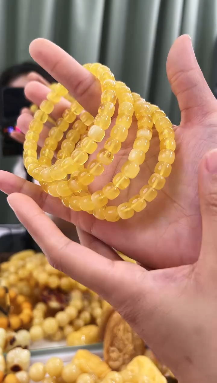【闪购商品】蜜蜡手链未镶嵌蜜蜡手串多样性发其中一件