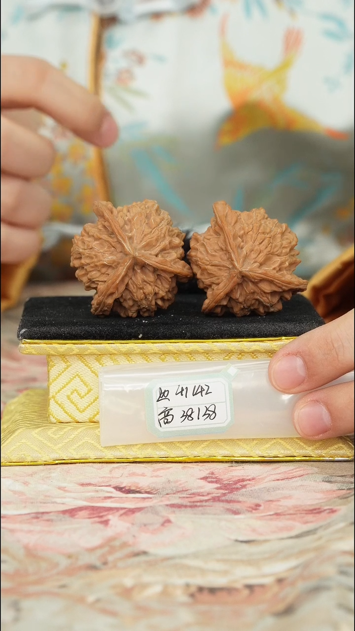 【闪购商品】文玩核桃把件盘山三棱