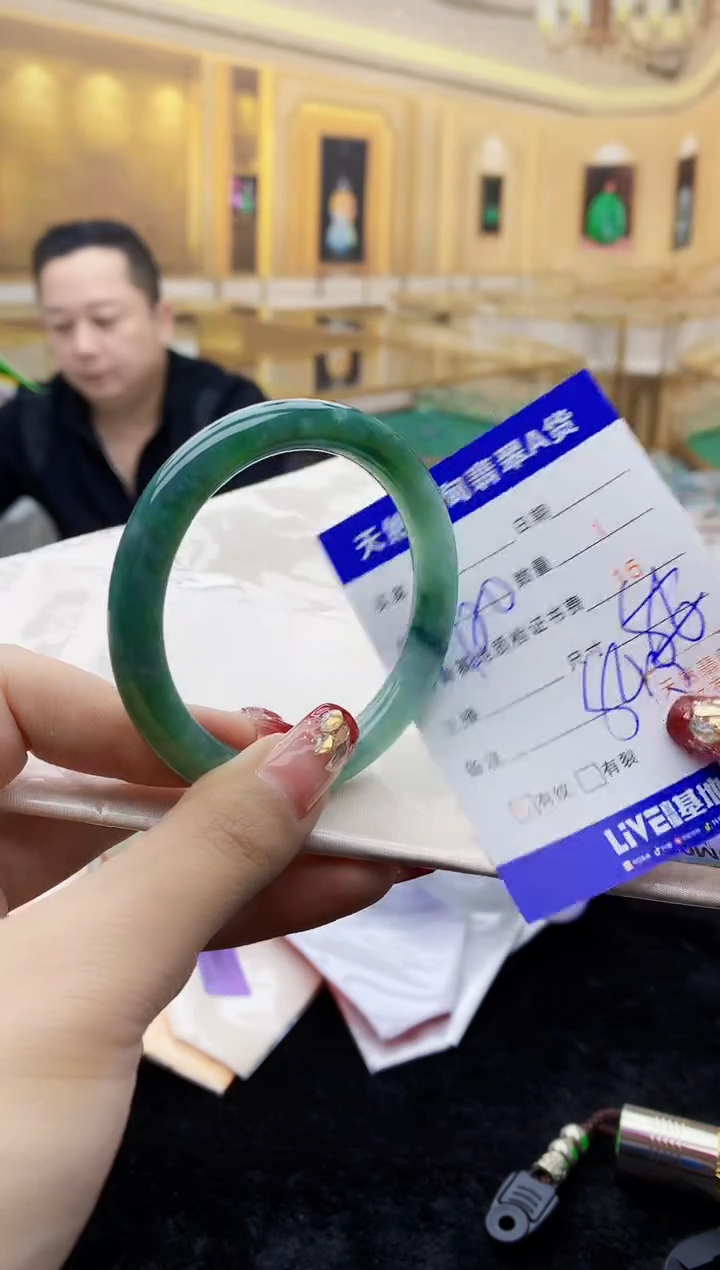 【闪购商品】翡翠手镯未镶嵌     H52-11