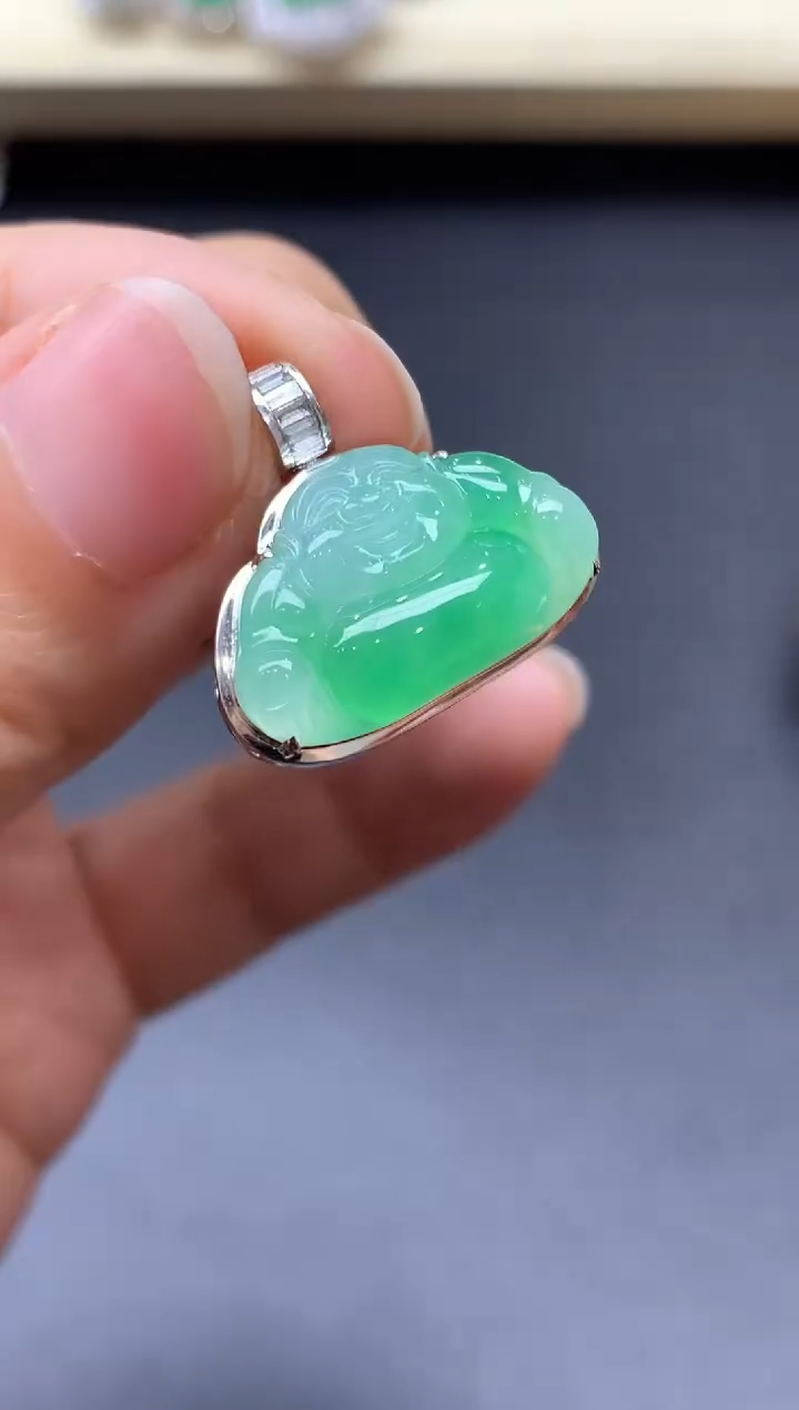 颈饰18K金镶嵌翡翠555-中国好珍宝