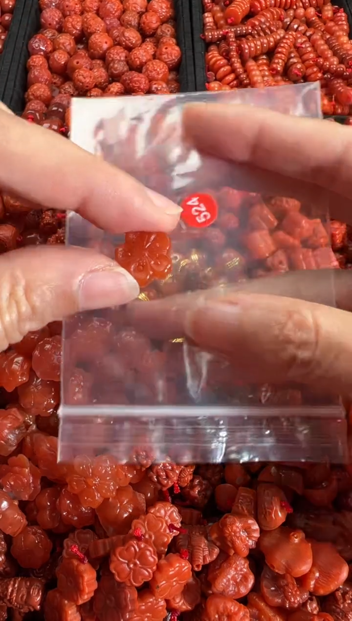 【闪购商品】南红玛瑙颈饰未镶嵌1