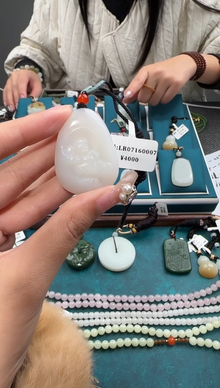 颈饰未镶嵌和田玉吊坠LR