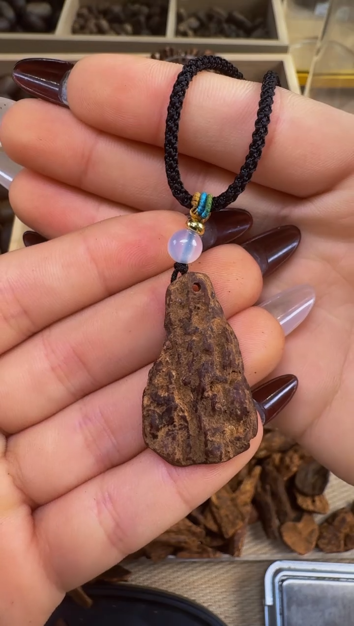 【闪购商品】沉香吊坠越南惠安红土