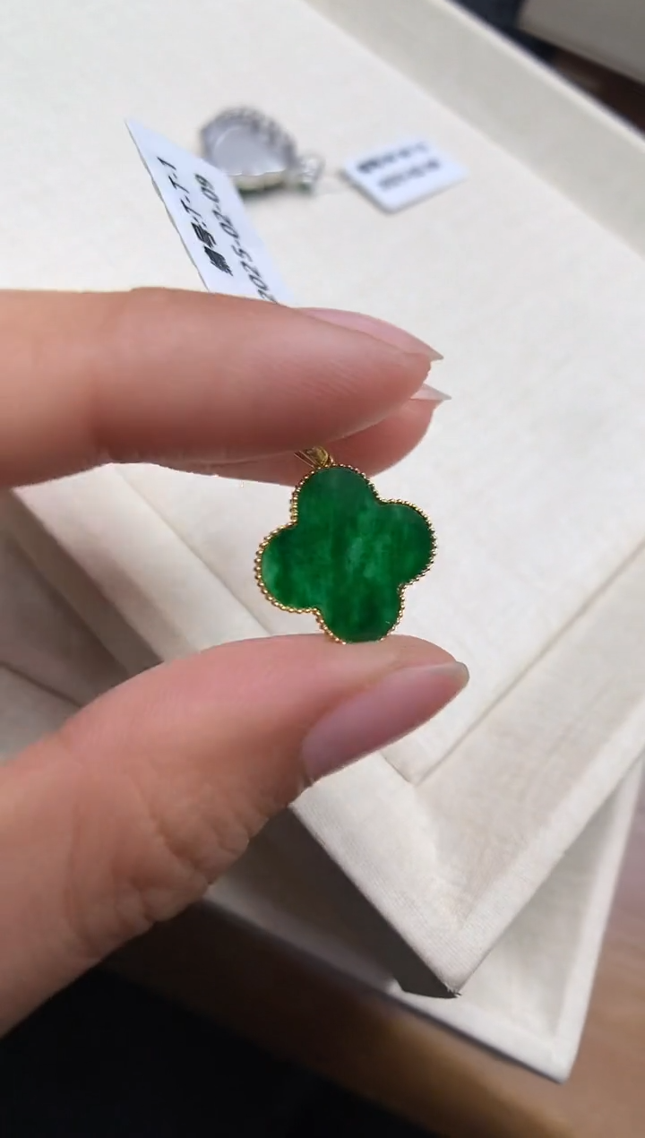 【闪购商品】翡翠颈饰18K金镶嵌四叶草