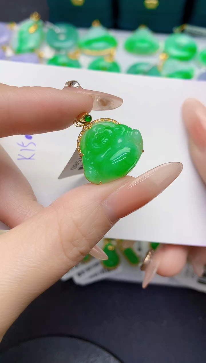 颈饰18K金镶嵌翡翠缅甸天然翡翠A货