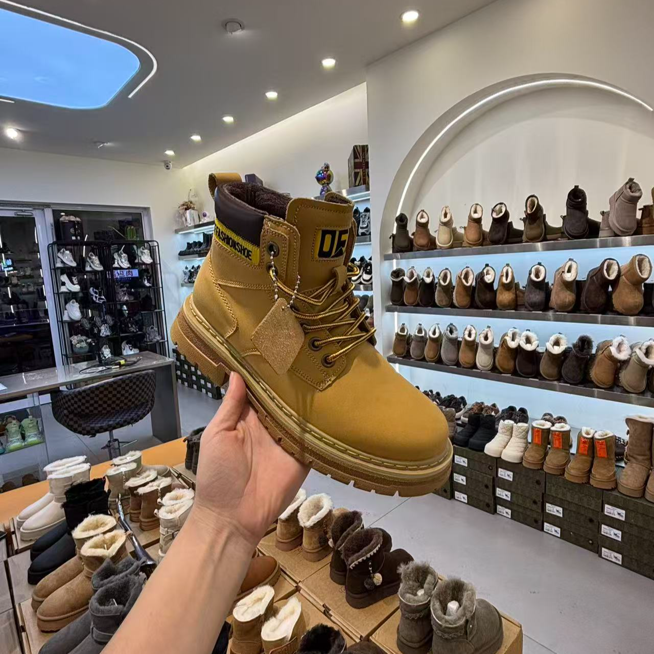  新款休闲时尚马丁靴 拉612