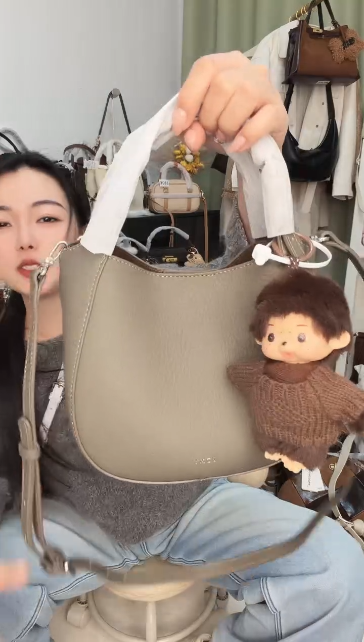 真皮高级灰胎牛带挂件