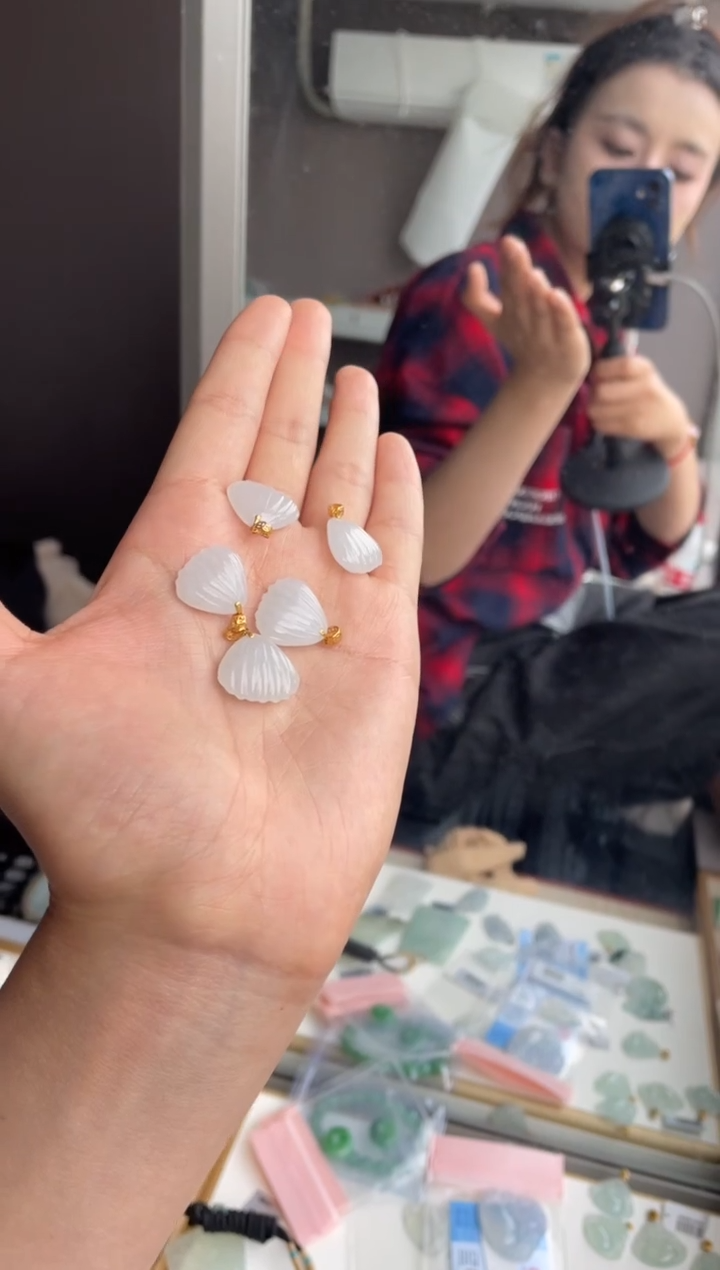 吊坠(不含链)18K金镶嵌翡翠天然缅甸A货翡翠多样性发其一