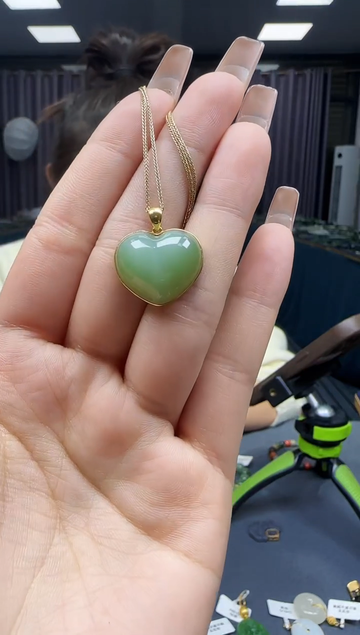 【闪购商品】和田玉挂件18K金镶嵌1