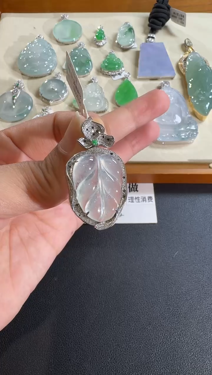 【闪购商品】翡翠吊坠(不含链)18K金镶嵌【源头工厂】钻石镶嵌