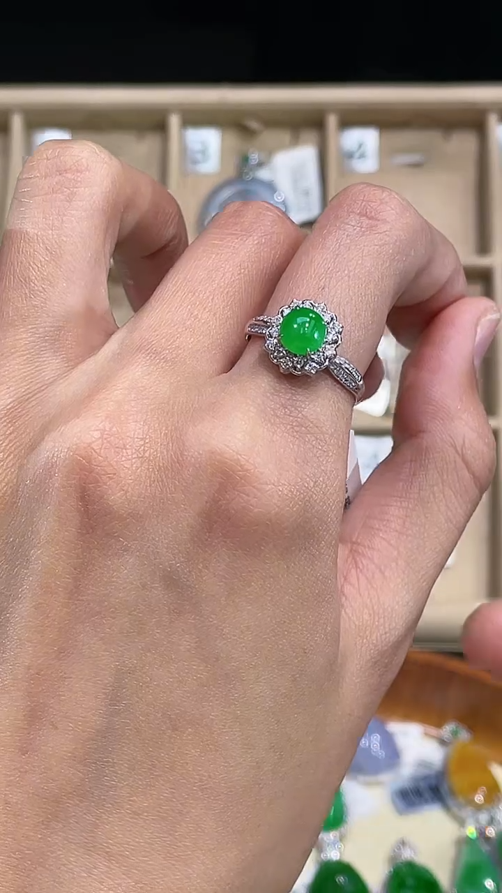 【闪购商品】翡翠吊坠(不含链)18K金镶嵌蛋面戒指