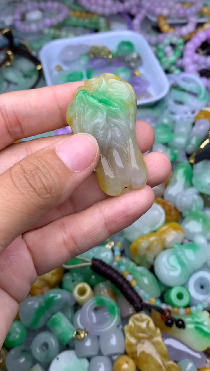 颈饰未镶嵌翡翠天然缅甸翡翠吊坠