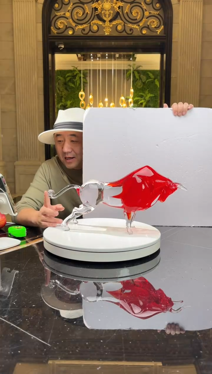 【闪购商品】摆件AJ03234红牛琉璃艺术摆件