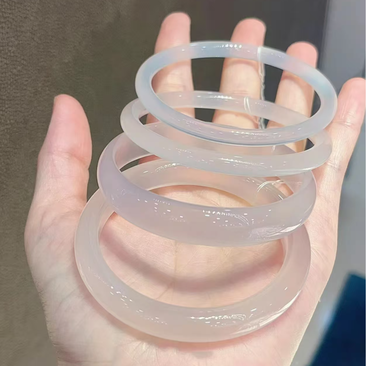 天然玛瑙白月光玉髓手镯多样性发货