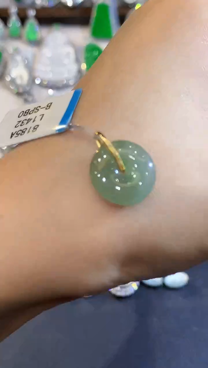 吊坠(不含链)18K金镶嵌翡翠XP多样性发其一