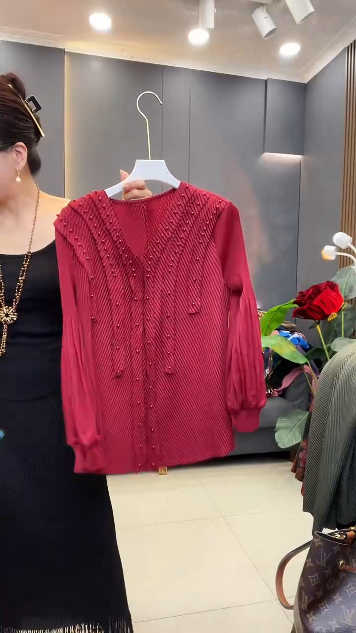 聚酯纤维（涤纶）红色 珠珠衫