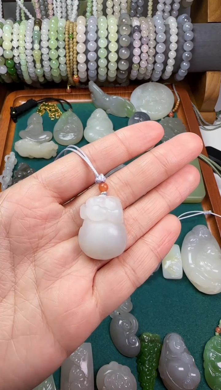 【闪购商品】和田玉无未镶嵌小猪吊坠
