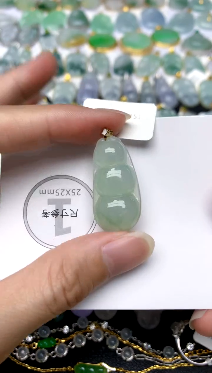 颈饰18K金镶嵌翡翠天然A货翡翠