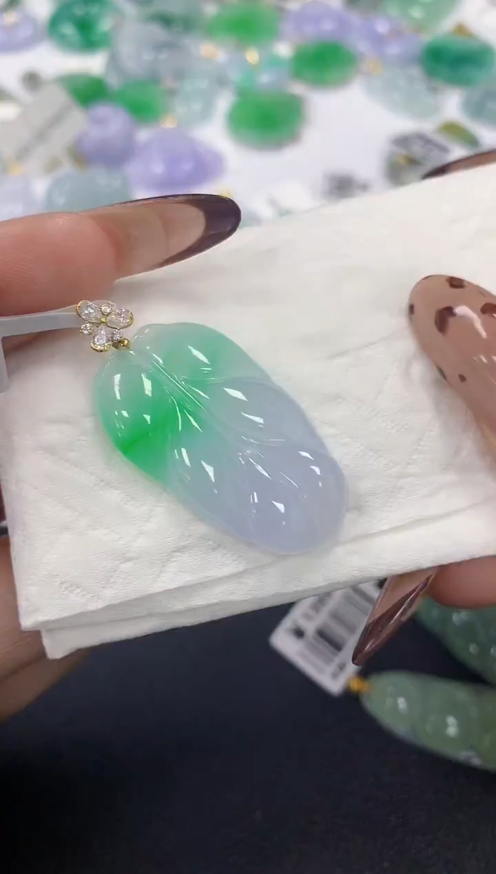 颈饰18K金镶嵌翡翠a货假一赔三支持复检百元上9元证书费自理