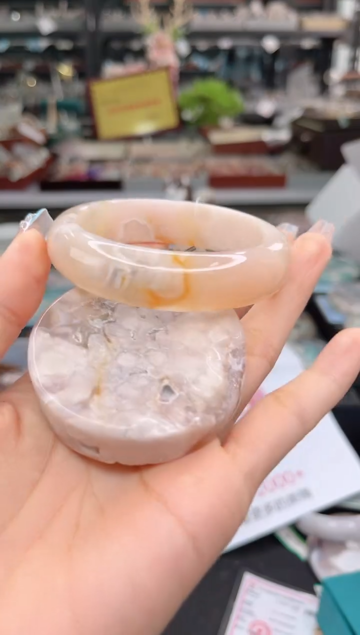 【闪购商品】石英质玉手镯未镶嵌58圈口（赠品镯心）1795674