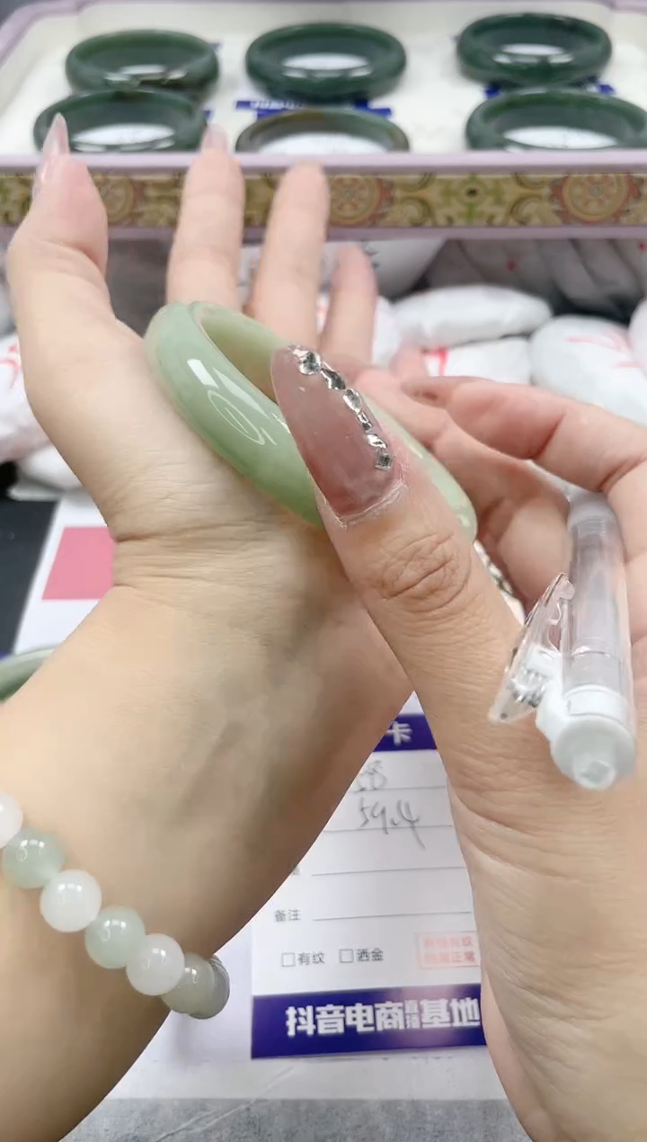 【闪购商品】石英质玉手镯未镶嵌158/59.4