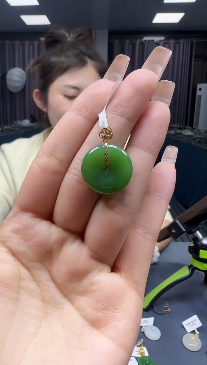 【闪购商品】和田玉挂件18K金镶嵌1