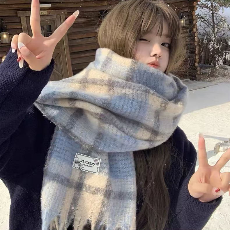 2025新款热卖网红冬季氛围感围巾百搭复古显气质可爱温柔保暖情侣