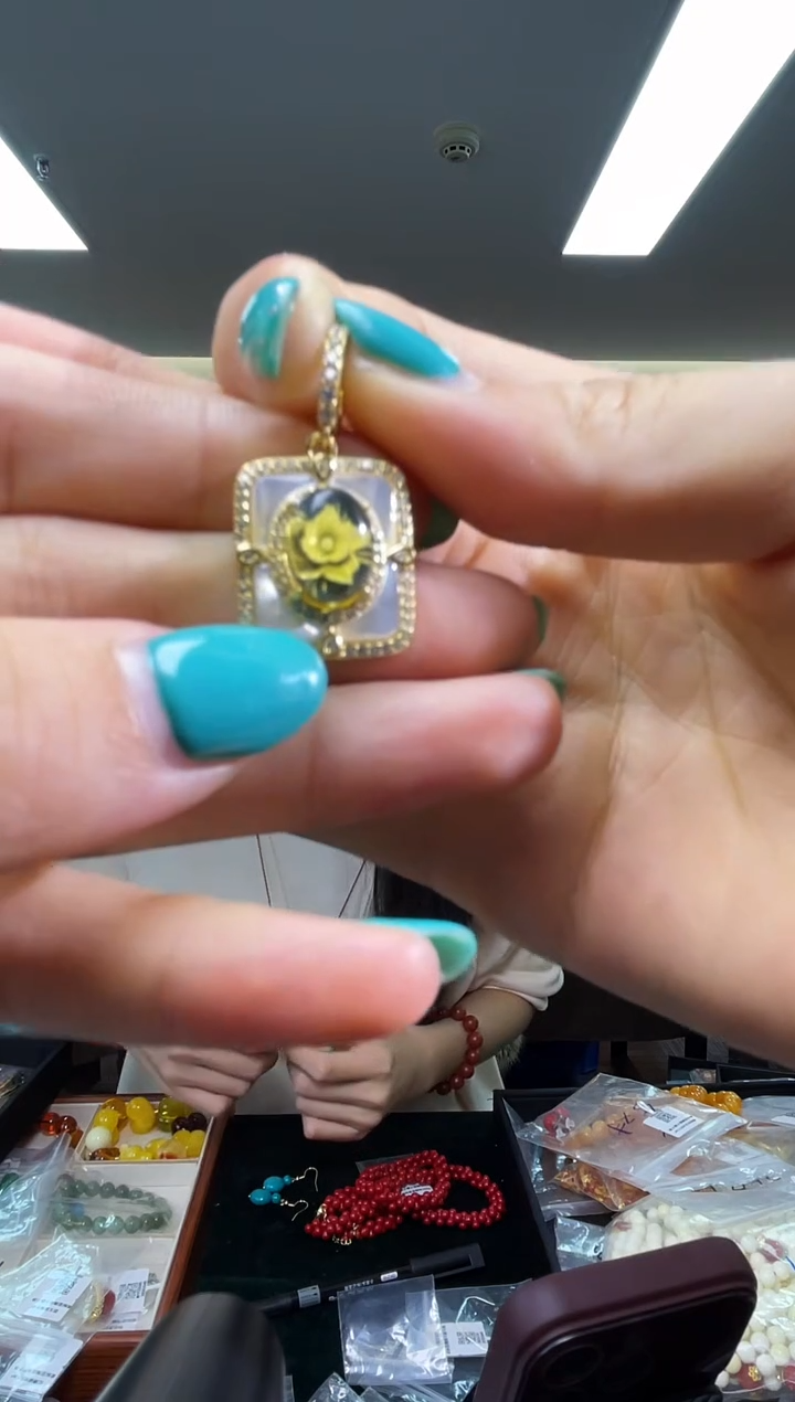 蓝珀颈饰未镶嵌（多样性发一件）