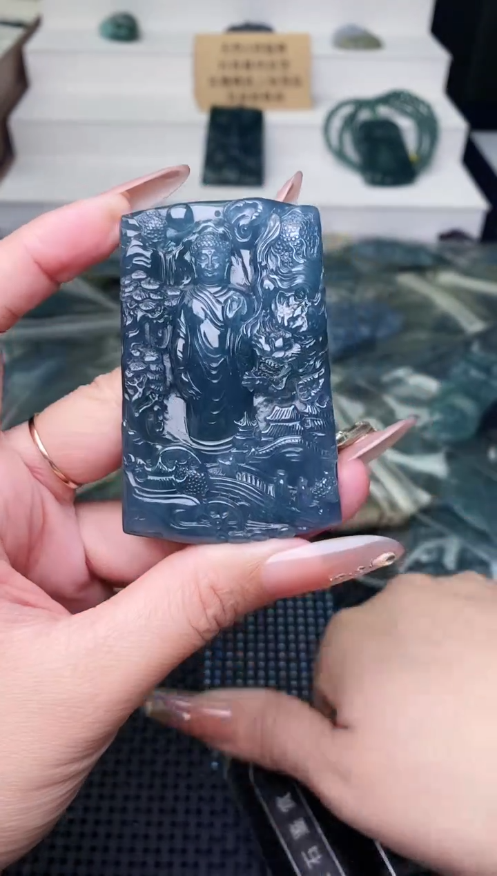 颈饰未镶嵌翡翠 