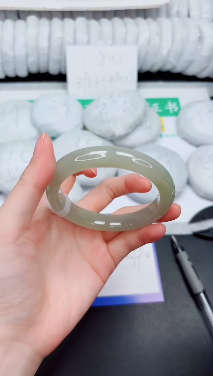 和田玉手镯未镶嵌96-60.8QS3