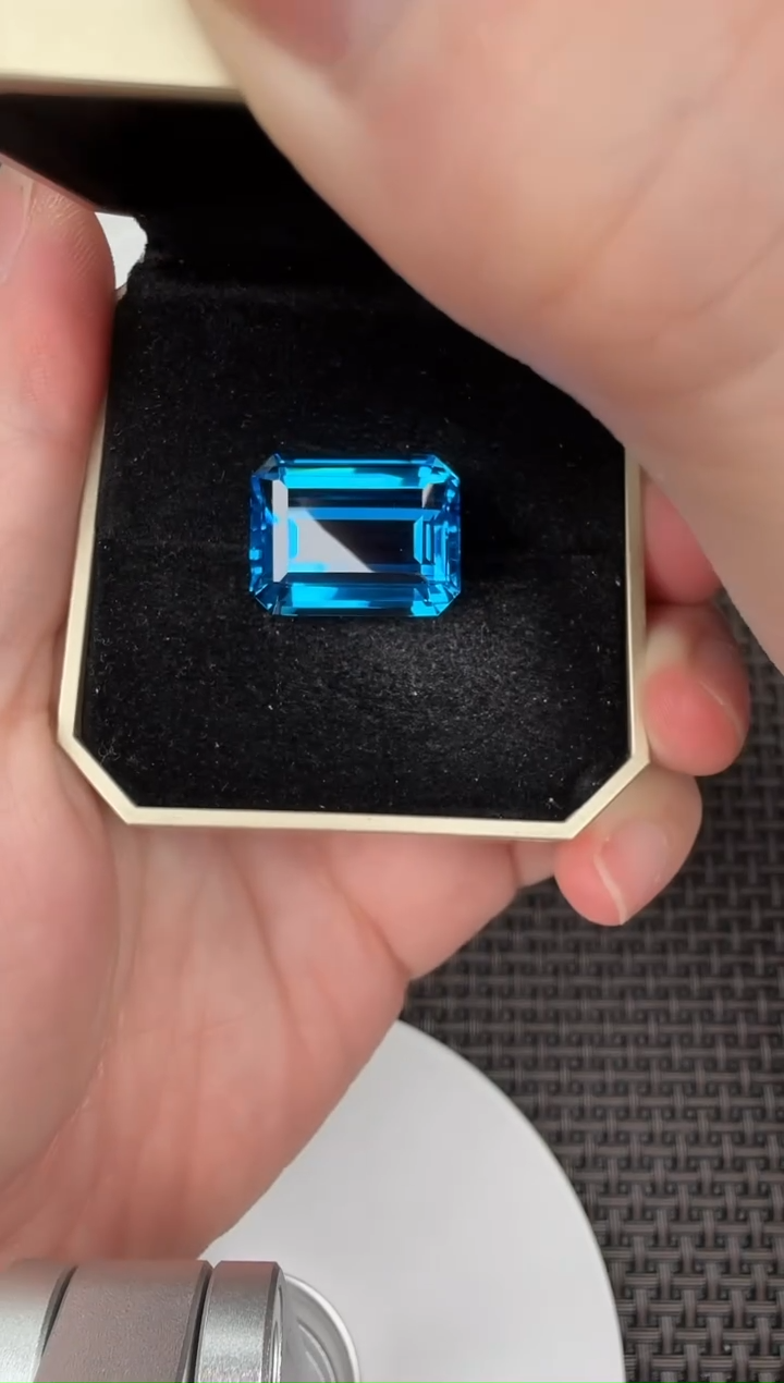 【闪购商品】托帕石枕形未镶嵌31ct-B00805