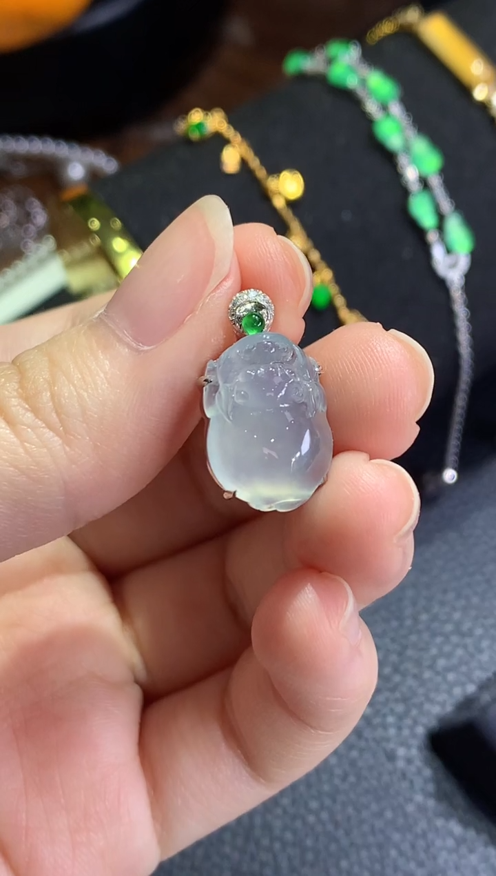 颈饰18K金镶嵌翡翠金蟾