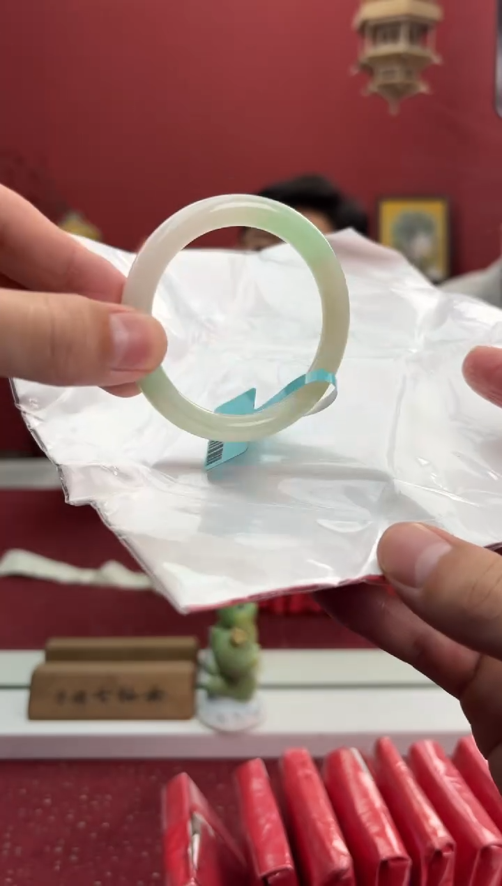 【闪购商品】翡翠手镯（圆镯）未镶嵌19手镯