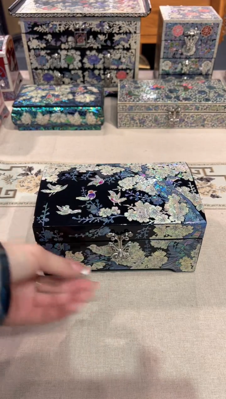 【闪购商品】按扣绒布底弘贝雅螺钿漆器文化馆