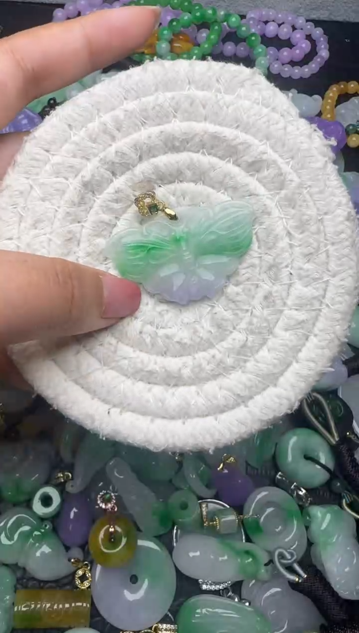 颈饰未镶嵌翡翠缅甸翡翠吊坠