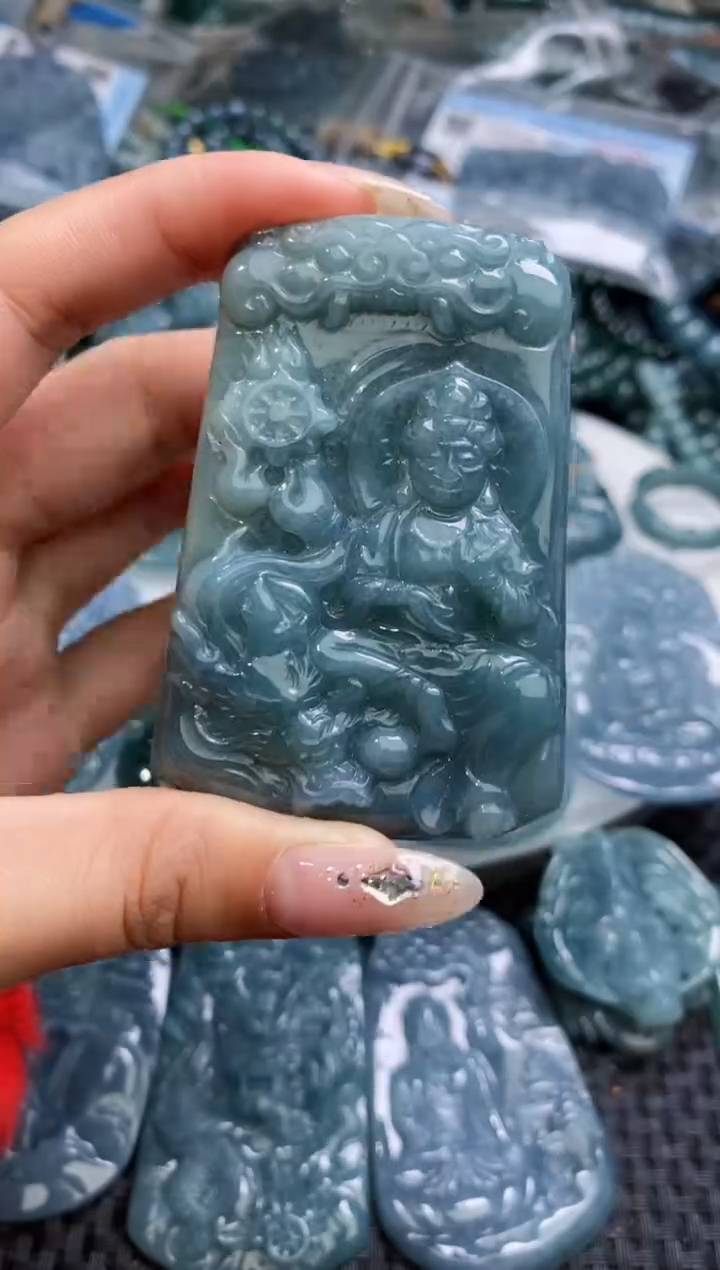 【闪购商品】翡翠颈饰未镶嵌          