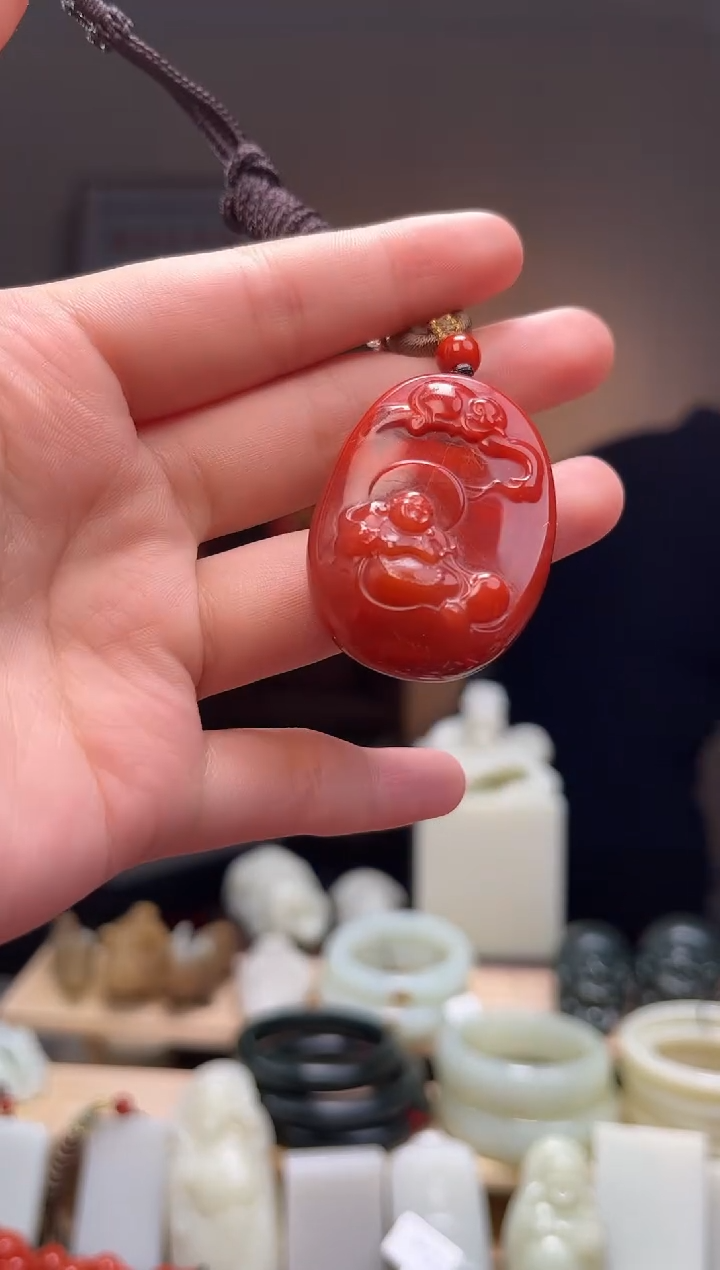 颈饰未镶嵌南红玛瑙吊坠