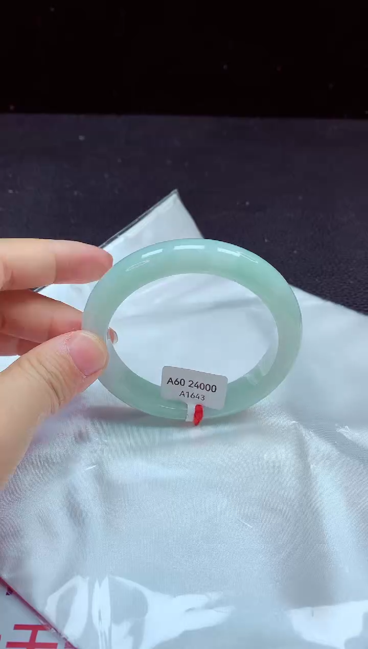 【闪购商品】翡翠手镯未镶嵌镯子60+