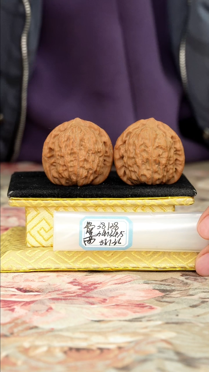 【闪购商品】文玩核桃把件非嫁接将军帽