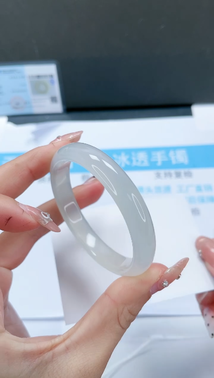 【闪购商品】石英质玉手镯未镶嵌388-53